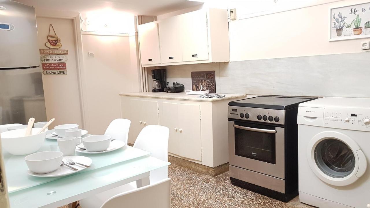 Olive Apartment- Athens Center, 4 Bd, 1.5 Bath Екстер'єр фото