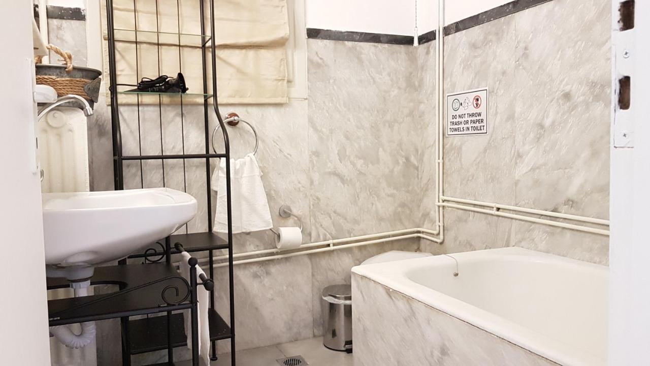 Olive Apartment- Athens Center, 4 Bd, 1.5 Bath Екстер'єр фото