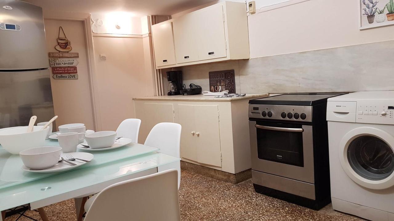 Olive Apartment- Athens Center, 4 Bd, 1.5 Bath Екстер'єр фото