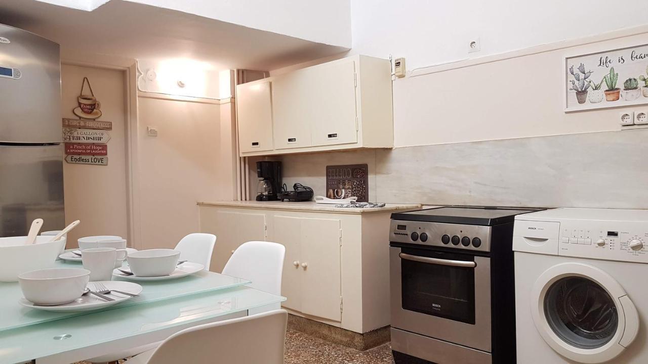 Olive Apartment- Athens Center, 4 Bd, 1.5 Bath Екстер'єр фото