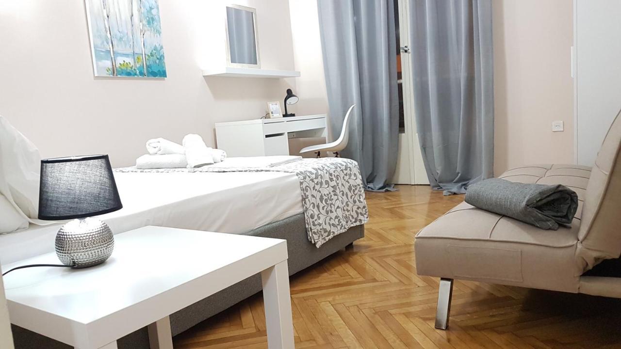 Olive Apartment- Athens Center, 4 Bd, 1.5 Bath Екстер'єр фото