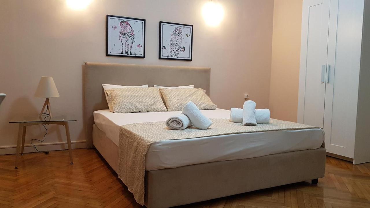 Olive Apartment- Athens Center, 4 Bd, 1.5 Bath Екстер'єр фото