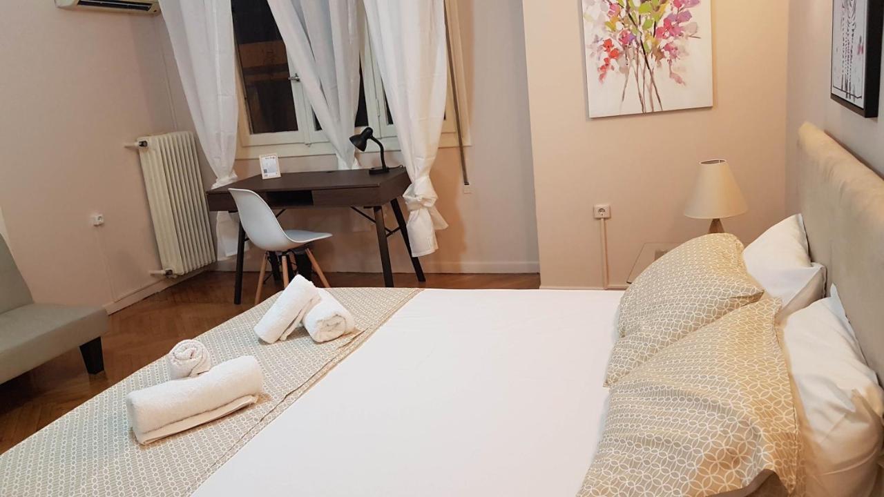 Olive Apartment- Athens Center, 4 Bd, 1.5 Bath Екстер'єр фото